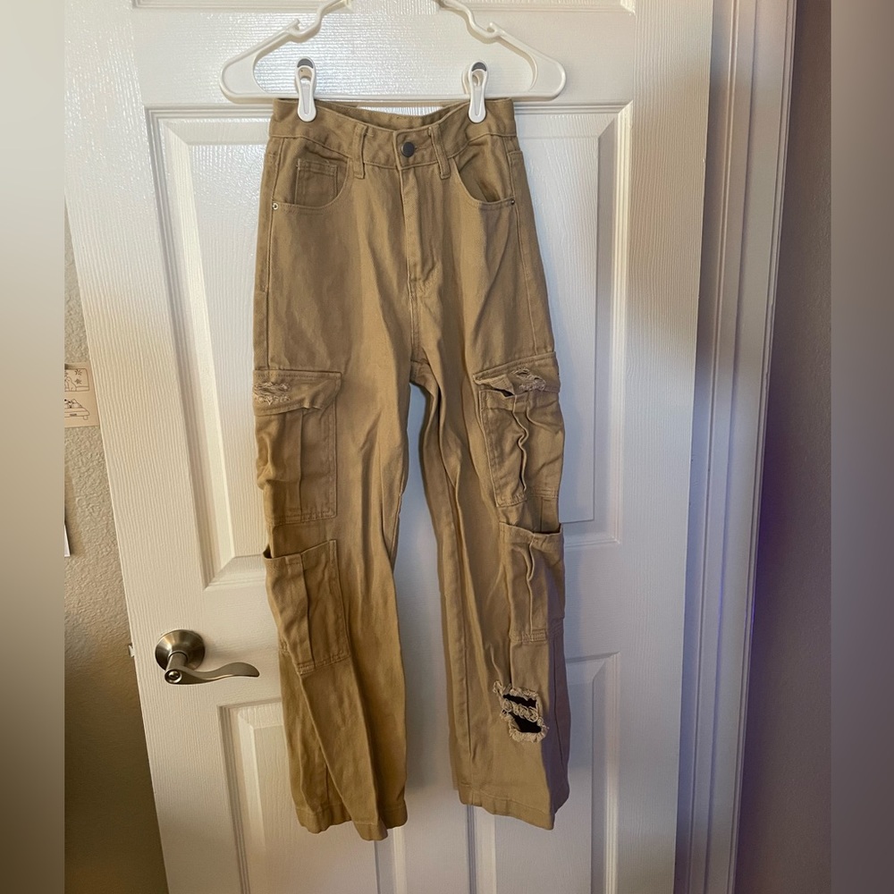 SHEIN: high waisted, tan/khaki cargo pants with ripped details, size XS/2